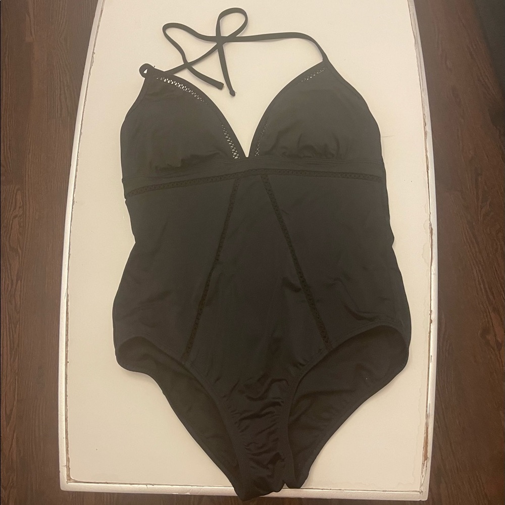 One piece swim suit-black